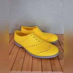 BIION Oxford Spikeless Rubber Golf Shoes Men 6 Women 8 Yellow EUC